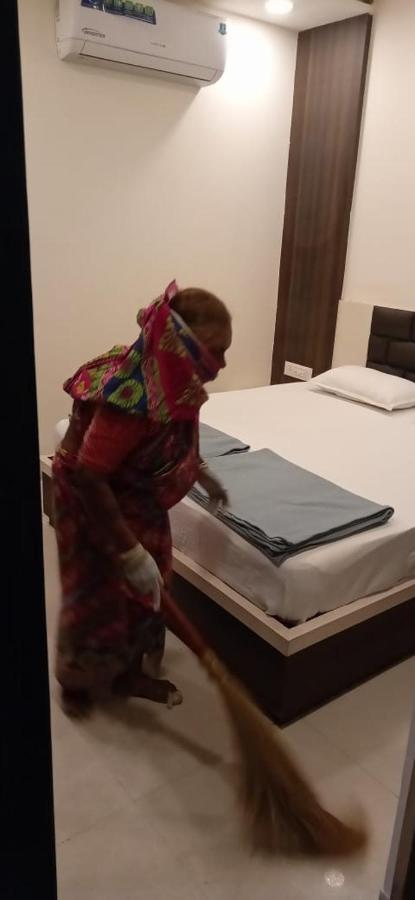 Super Hotel O Shri Shiva Palace Rāipur Kültér fotó
